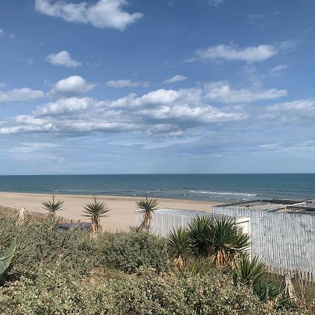 Nid Douillet Dans Les Coursives Du Village Naturiste Du Cap D Agde Kültér fotó
